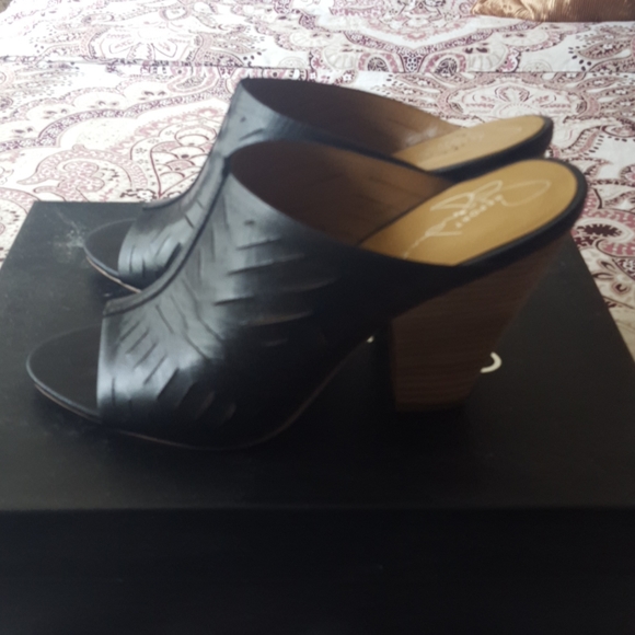 Shoes - Picture 2 of 4